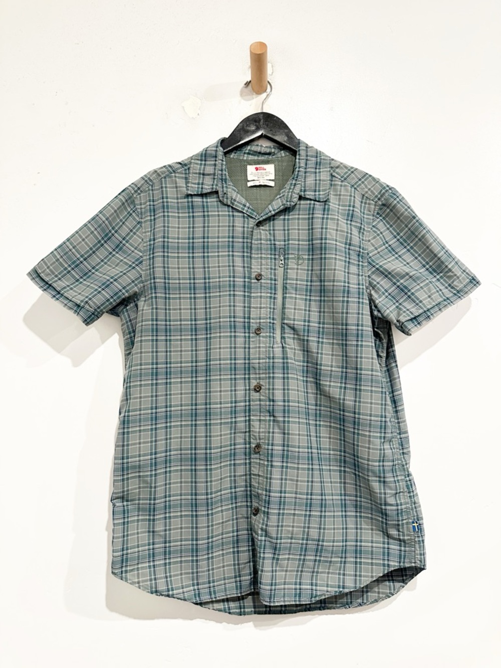 Fjallraven Abisko Hike Shirt SS in Arctic Green-Patina Green Size Medium - Picture 3 of 9